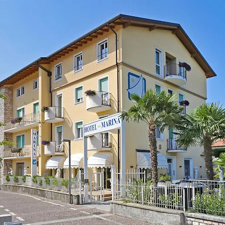 Marina Hotel 2*