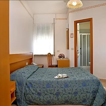 Marina Hotel 2*
