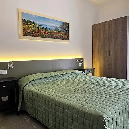 Marina Hotel 2*